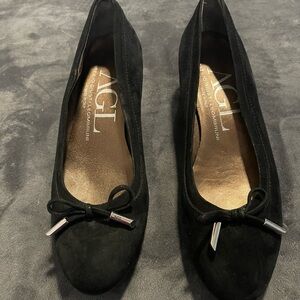 AGL Black Round Toe Block Heel shoes
